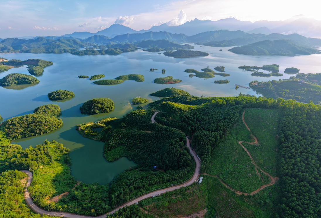 Hồ Núi Cốc – Điểm đến wellness mới trên bản đồ retreat Châu Á - Ảnh 1.