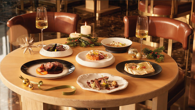 “The Grand Holiday Show 2025”: Capella Hanoi “vén màn” mùa lễ hội cuối năm bằng nhiều trải nghiệm nghệ thuật  - Ảnh 2.