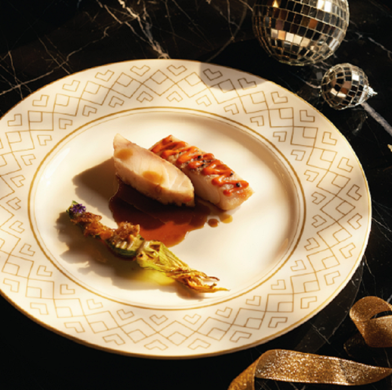 “The Grand Holiday Show 2025”: Capella Hanoi “vén màn” mùa lễ hội cuối năm bằng nhiều trải nghiệm nghệ thuật  - Ảnh 4.