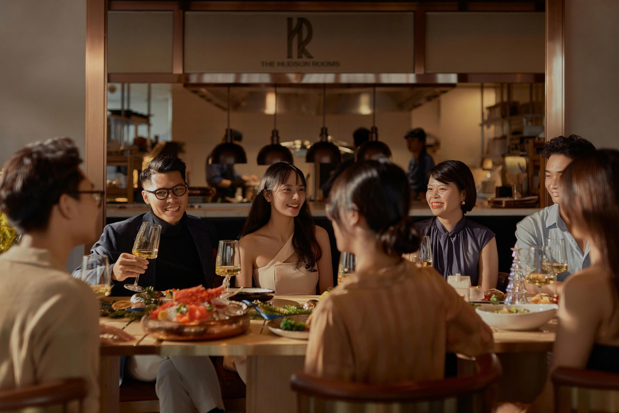 “The Grand Holiday Show 2025”: Capella Hanoi “vén màn” mùa lễ hội cuối năm bằng nhiều trải nghiệm nghệ thuật  - Ảnh 5.