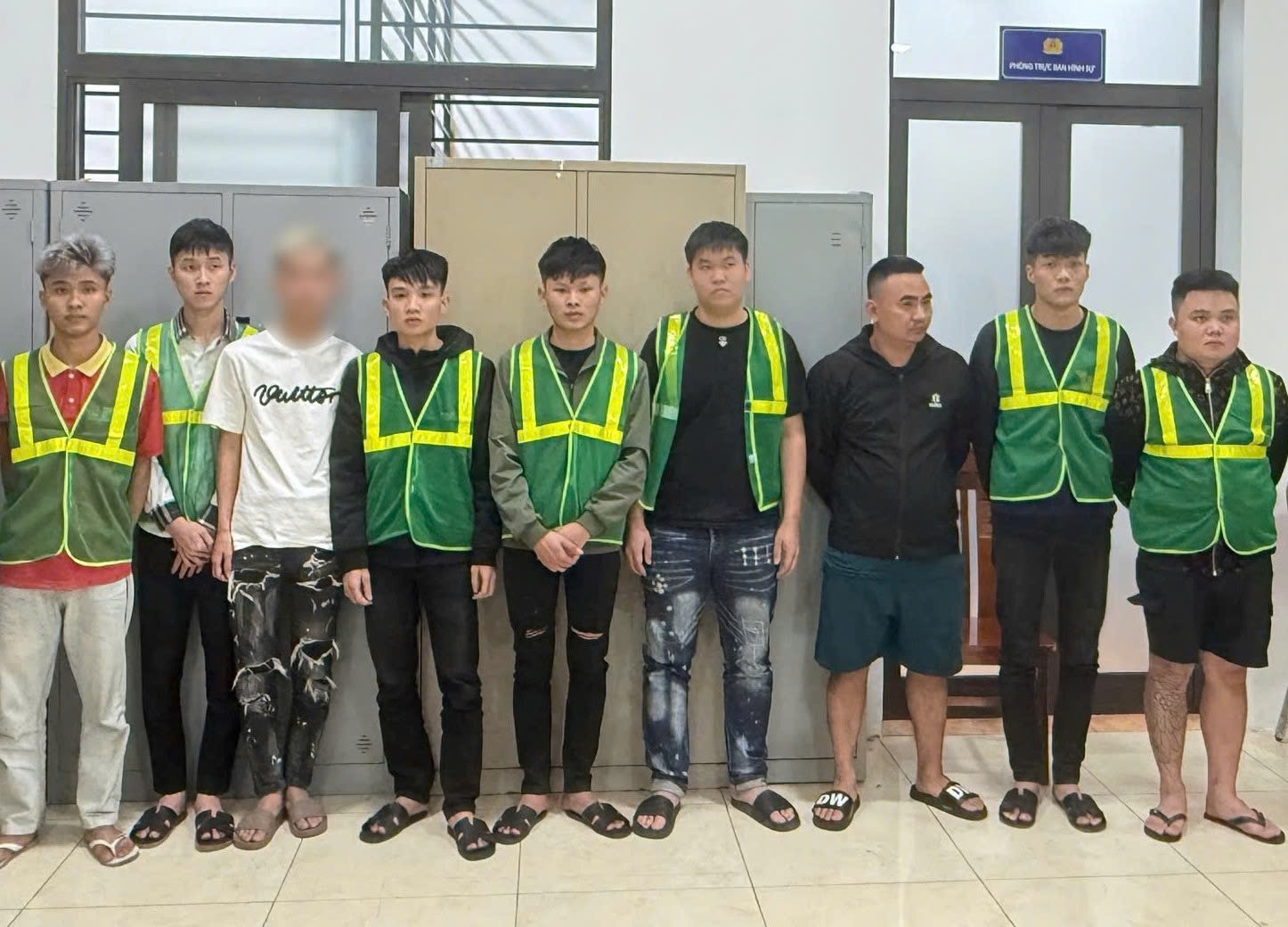 Hỗn chiến do mâu thuẫn tình cảm, 9 đối tượng bị tạm giữ- Ảnh 1. Hỗn chiến do mâu thuẫn tình cảm, 9 đối tượng bị tạm giữ- Ảnh 1.