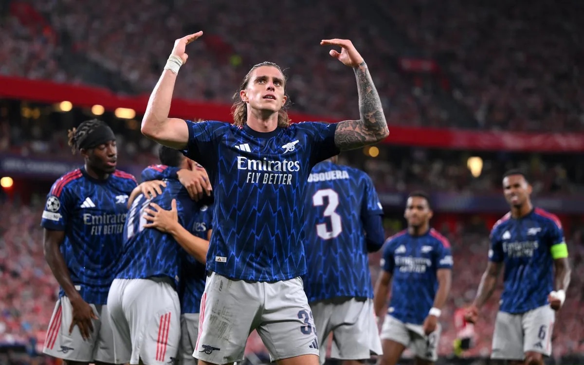 HLV Arteta khẳng định tham vọng của Arsenal bằng hành động - Ảnh 2.