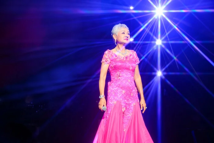 Giọng ca huyền thoại tái xuất sân khấu ở tuổi 78, nhan sắc và giọng hát khiến khán giả ngỡ ngàng - Ảnh 3.