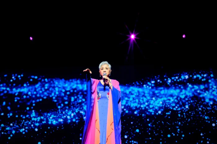 Giọng ca huyền thoại tái xuất sân khấu ở tuổi 78, nhan sắc và giọng hát khiến khán giả ngỡ ngàng - Ảnh 4.