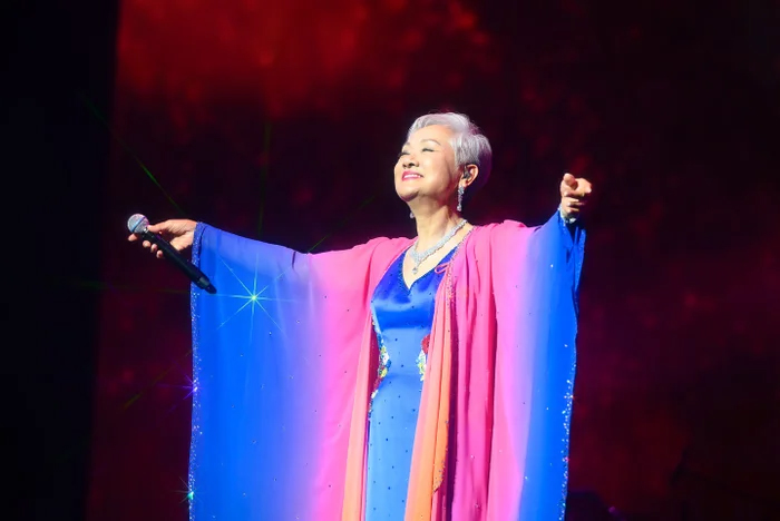Giọng ca huyền thoại tái xuất sân khấu ở tuổi 78, nhan sắc và giọng hát khiến khán giả ngỡ ngàng - Ảnh 6.