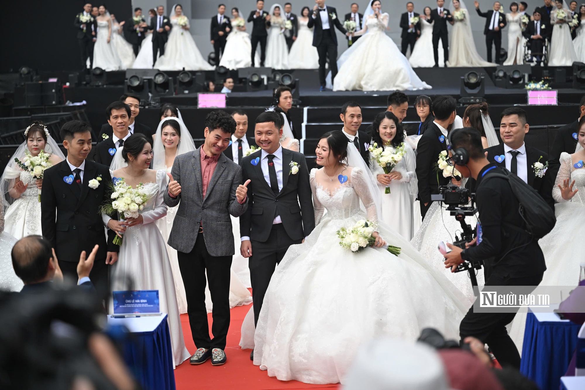 Hà Nội: 80 cặp đôi cùng bước vào lễ cưới tập thể đầy cảm xúc bên hồ Gươm - Ảnh 5.