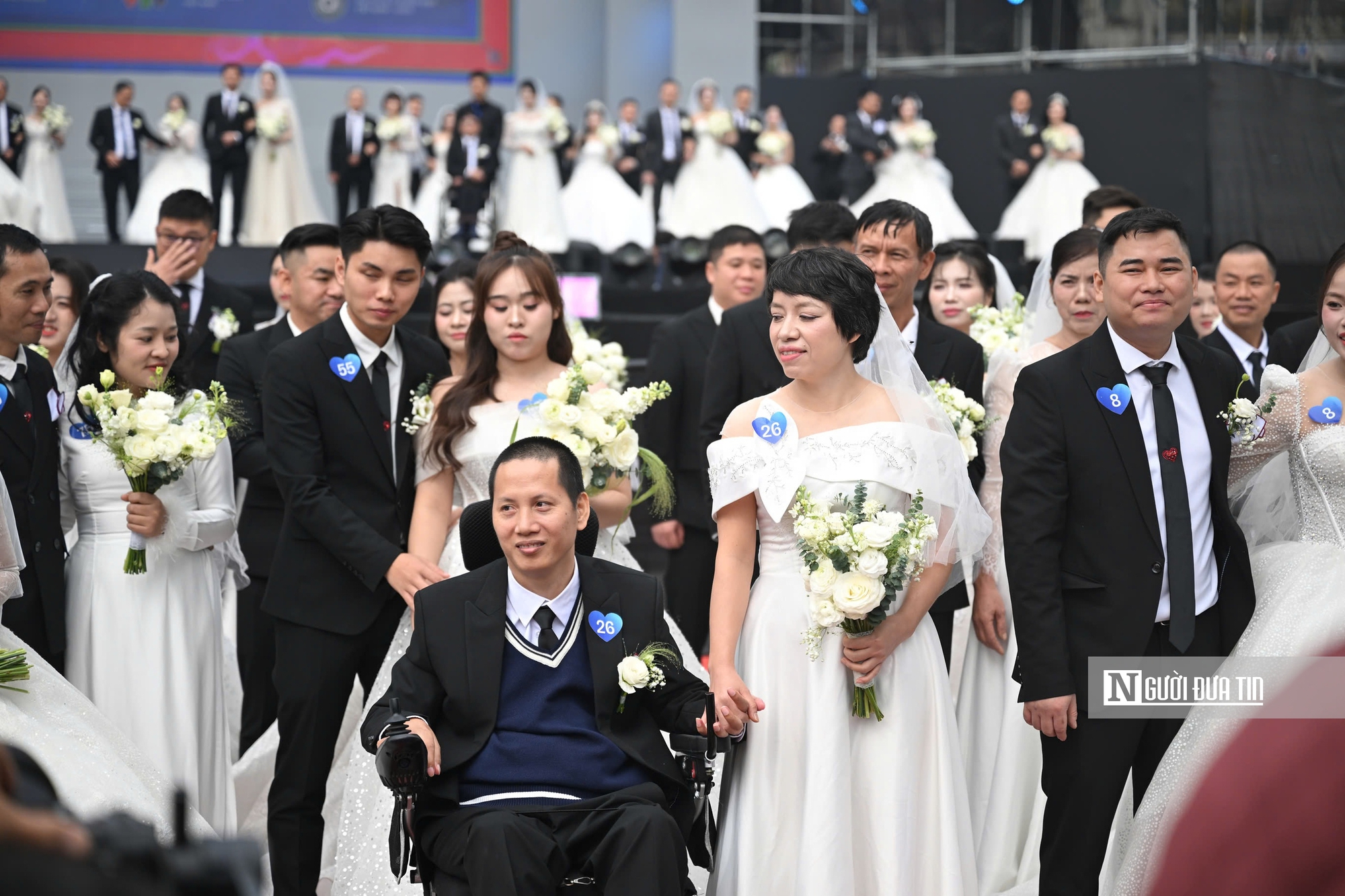 Hà Nội: 80 cặp đôi cùng bước vào lễ cưới tập thể đầy cảm xúc bên hồ Gươm - Ảnh 6.