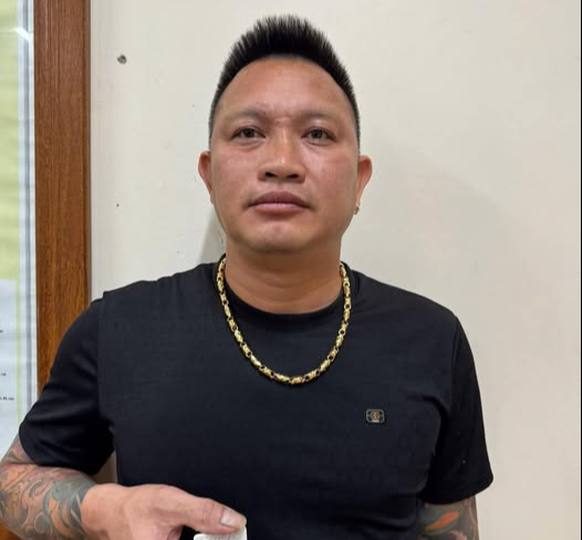 Tạm giữ hình sự đối tượng trêu ghẹo trẻ vị thành niên, tấn công cảnh sát tại lễ hội - Ảnh 1.