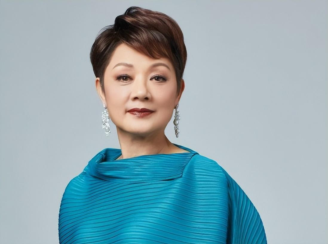 Giọng ca huyền thoại tái xuất sân khấu ở tuổi 78, nhan sắc và giọng hát khiến khán giả ngỡ ngàng - Ảnh 1.