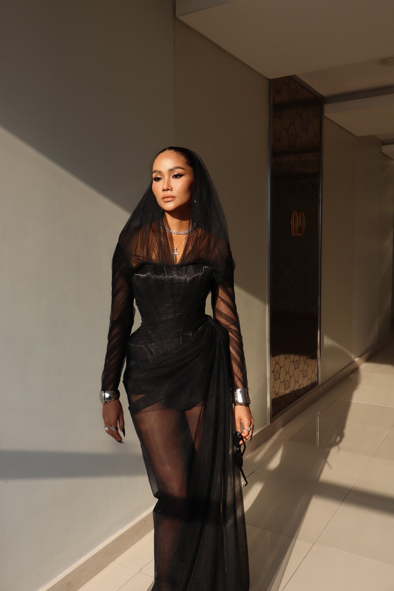 H'Hen Niê “trốn con” đi tham dự sự kiện, vóc dáng khiến dân mạng bất ngờ- Ảnh 1. H'Hen Niê “trốn con” đi tham dự sự kiện, vóc dáng khiến dân mạng bất ngờ- Ảnh 1.