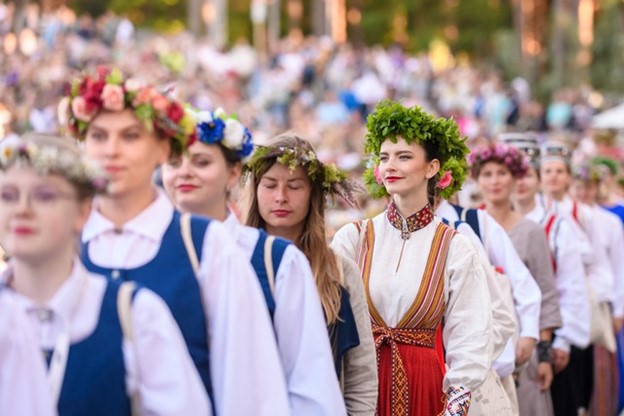 Đất nước thiếu đàn ông, phụ nữ phải đi "thuê chồng" theo giờ- Ảnh 2.