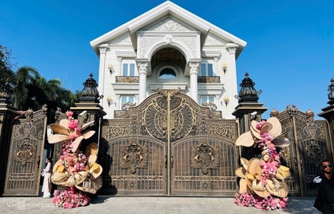 "Ngọc nữ màn ảnh" Tăng Thanh Hà sánh vai bên chồng tại lễ cưới của Tiên Nguyễn- Ảnh 2. "Ngọc nữ màn ảnh" Tăng Thanh Hà sánh vai bên chồng tại lễ cưới của Tiên Nguyễn- Ảnh 2.