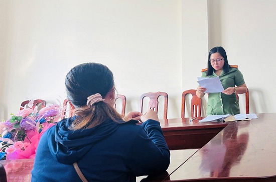 Đăng tải thông tin và bình luận sai sự thật về mưa lũ, 2 người phụ nữ bị xử phạt- Ảnh 1. Đăng tải thông tin và bình luận sai sự thật về mưa lũ, 2 người phụ nữ bị xử phạt- Ảnh 1.