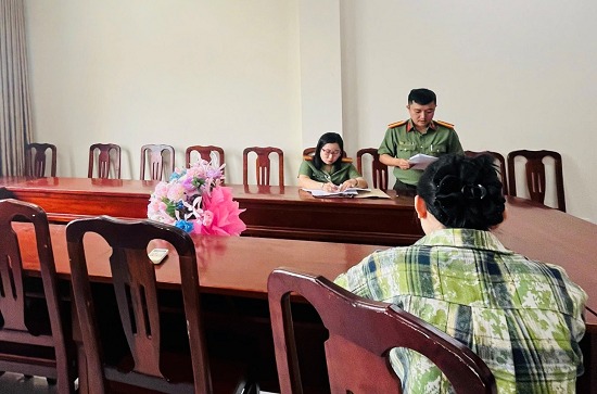 Đăng tải thông tin và bình luận sai sự thật về mưa lũ, 2 người phụ nữ bị xử phạt- Ảnh 2. Đăng tải thông tin và bình luận sai sự thật về mưa lũ, 2 người phụ nữ bị xử phạt- Ảnh 2.