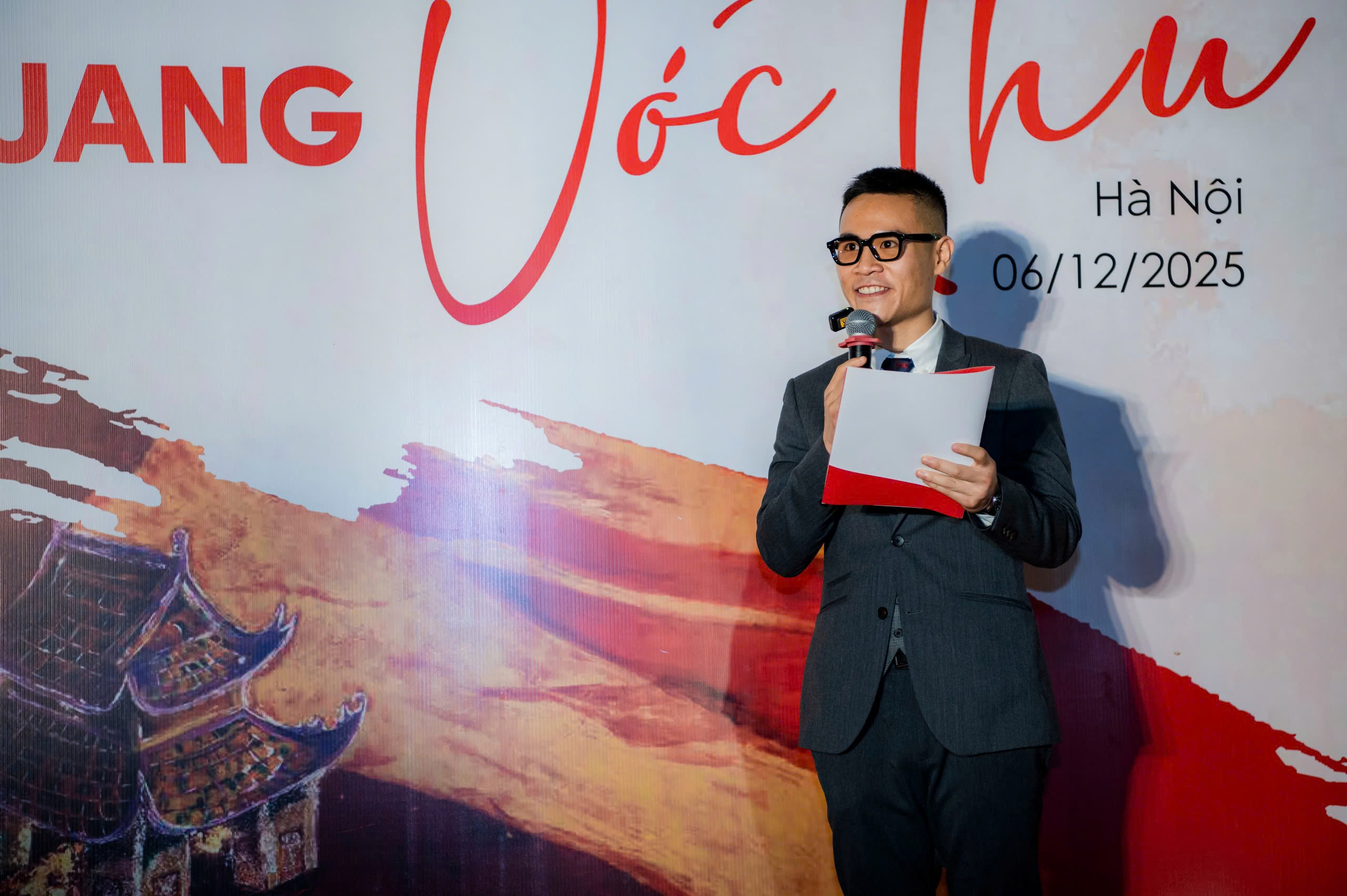 Hoạ sĩ 9X gây sốt với bức sơn mài bán giá 100.000 USD- Ảnh 3. Hoạ sĩ 9X gây sốt với bức sơn mài bán giá 100.000 USD- Ảnh 3.