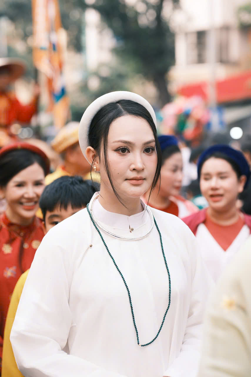 Tái hiện hỷ sự truyền thống giữa phố đi bộ, lan tỏa thông điệp gìn giữ di sản Việt - Ảnh 3.