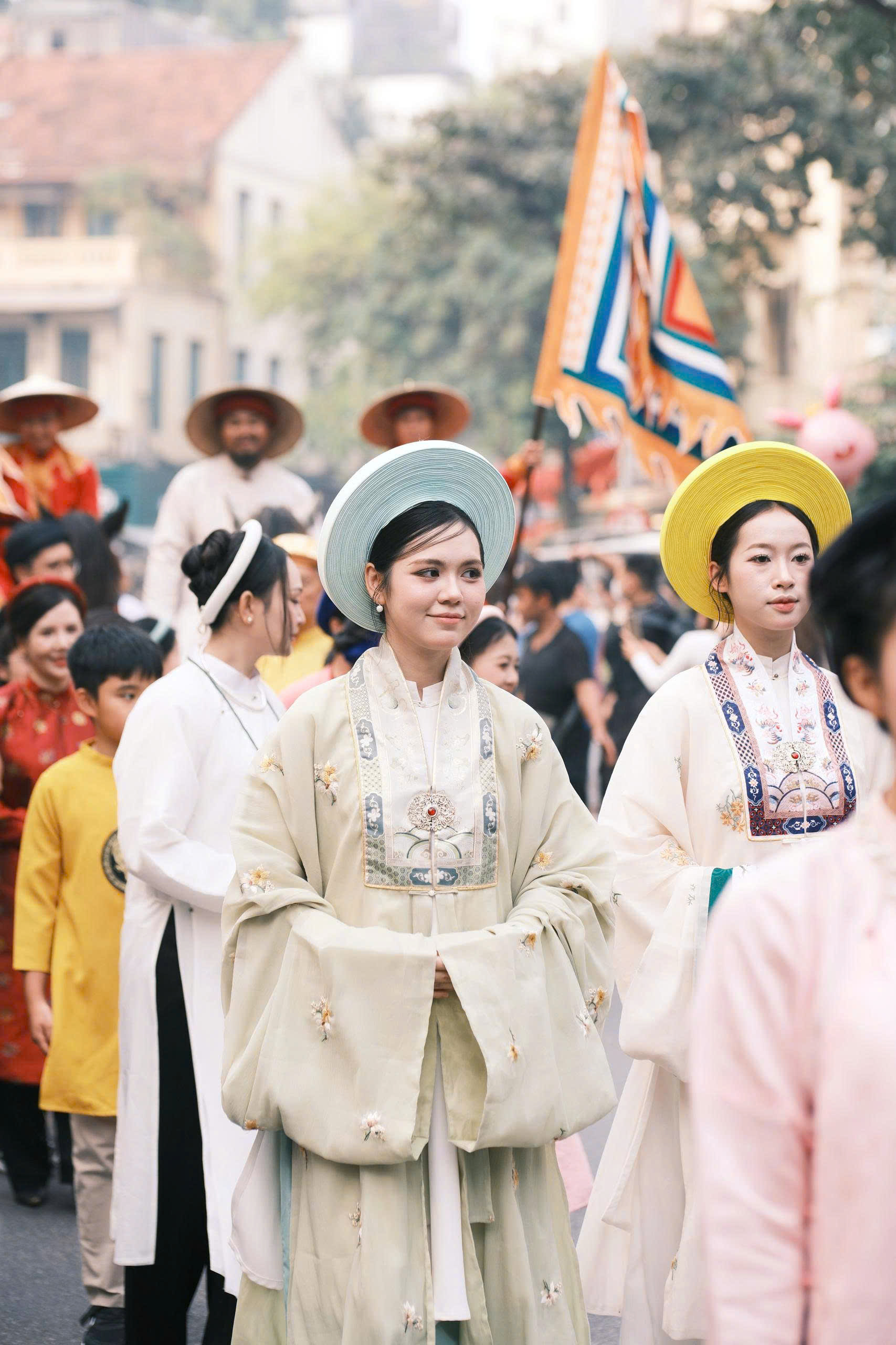 Tái hiện hỷ sự truyền thống giữa phố đi bộ, lan tỏa thông điệp gìn giữ di sản Việt - Ảnh 5.