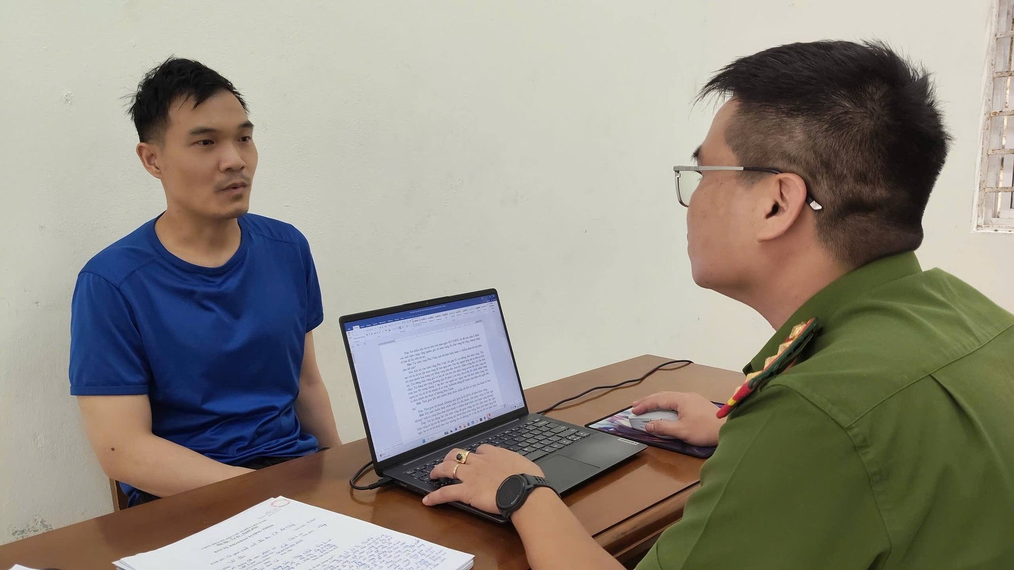 Bắt đối tượng tháo biển số xe máy để đi cướp tiệm vàng - Ảnh 1.