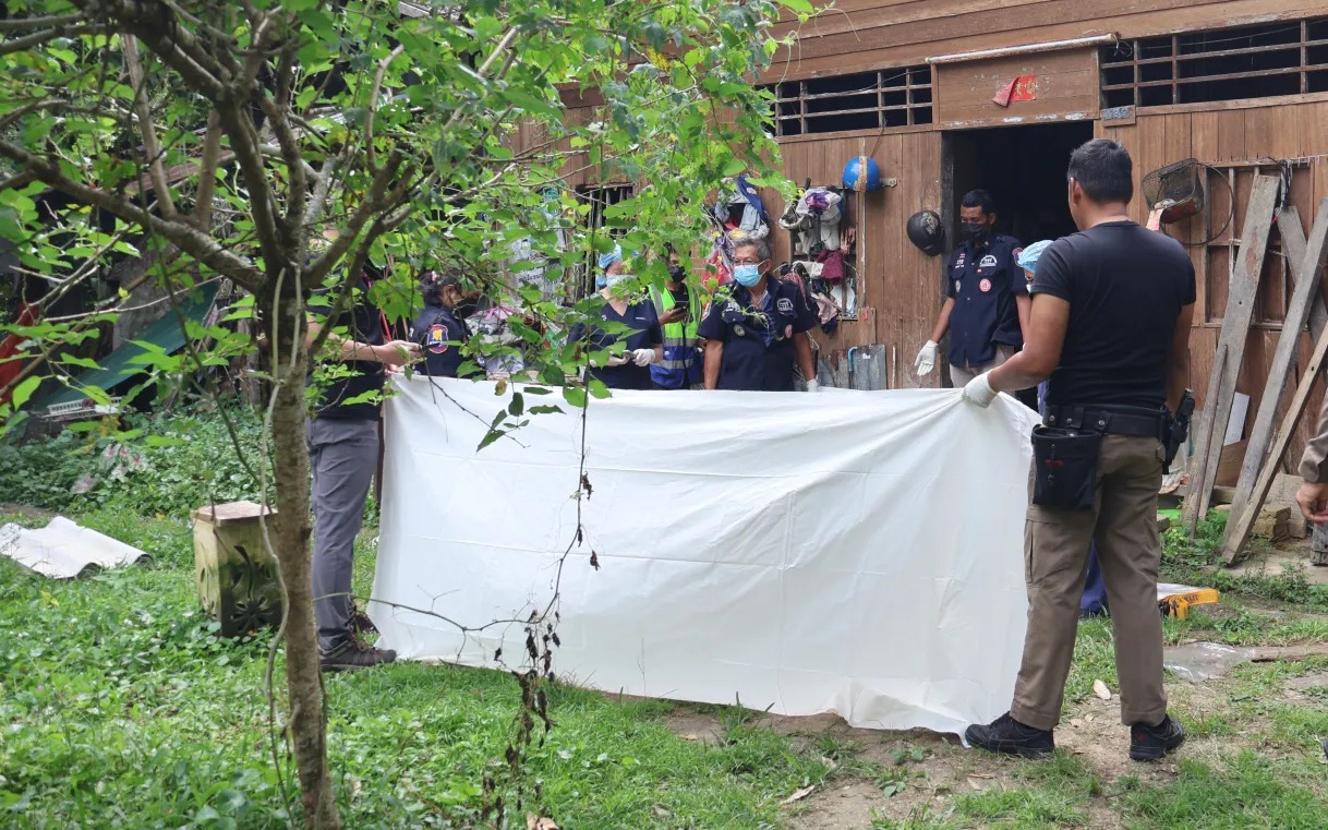 Mẹ và bà bị bắt sau khi camera ghi lại cảnh rùng rợn về bé gái 2 tuổi - Ảnh 2.