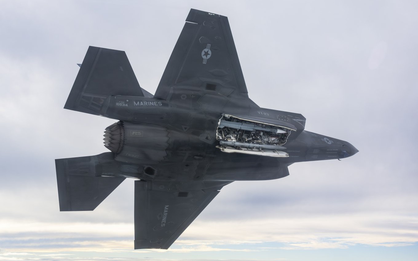 Vòng vây siết nghẹt Myrnohrad: Quân Nga vào trung tâm, Ukraine buộc phải bỏ vị trí - Ảnh 1.