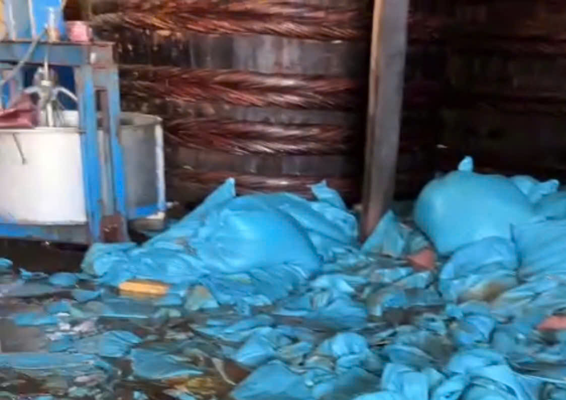 Mưa lũ làm "tê liệt" chuỗi sản xuất, làng nghề nước mắm Lâm Đồng gấp rút phục hồi- Ảnh 8.