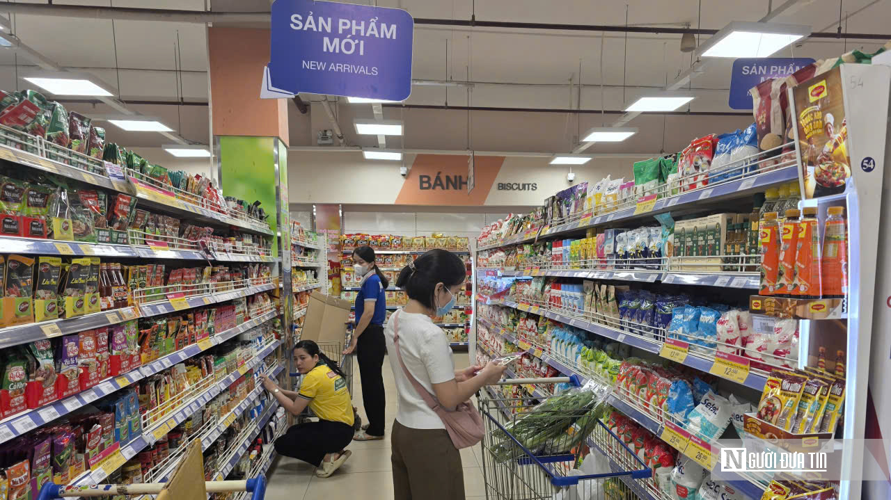 Tiểu thương chợ truyền thống “nín thở” chờ Tết- Ảnh 3. Tiểu thương chợ truyền thống “nín thở” chờ Tết- Ảnh 3.