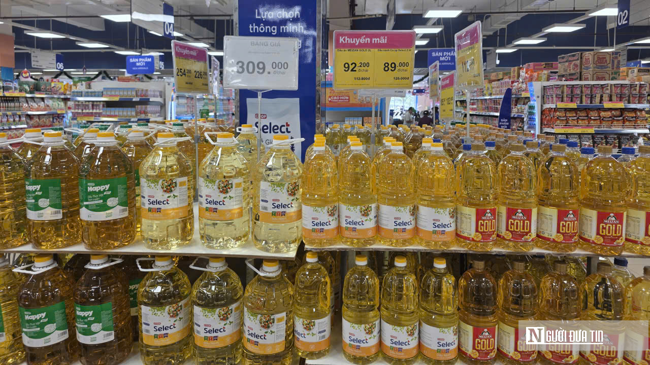 Tiểu thương chợ truyền thống “nín thở” chờ Tết- Ảnh 4. Tiểu thương chợ truyền thống “nín thở” chờ Tết- Ảnh 4.