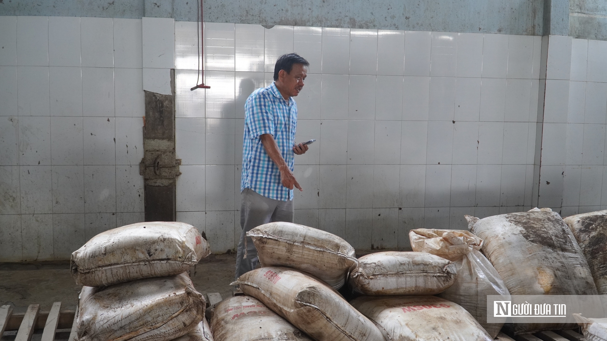 Mưa lũ làm "tê liệt" chuỗi sản xuất, làng nghề nước mắm Lâm Đồng gấp rút phục hồi- Ảnh 6. Mưa lũ làm "tê liệt" chuỗi sản xuất, làng nghề nước mắm Lâm Đồng gấp rút phục hồi- Ảnh 6.