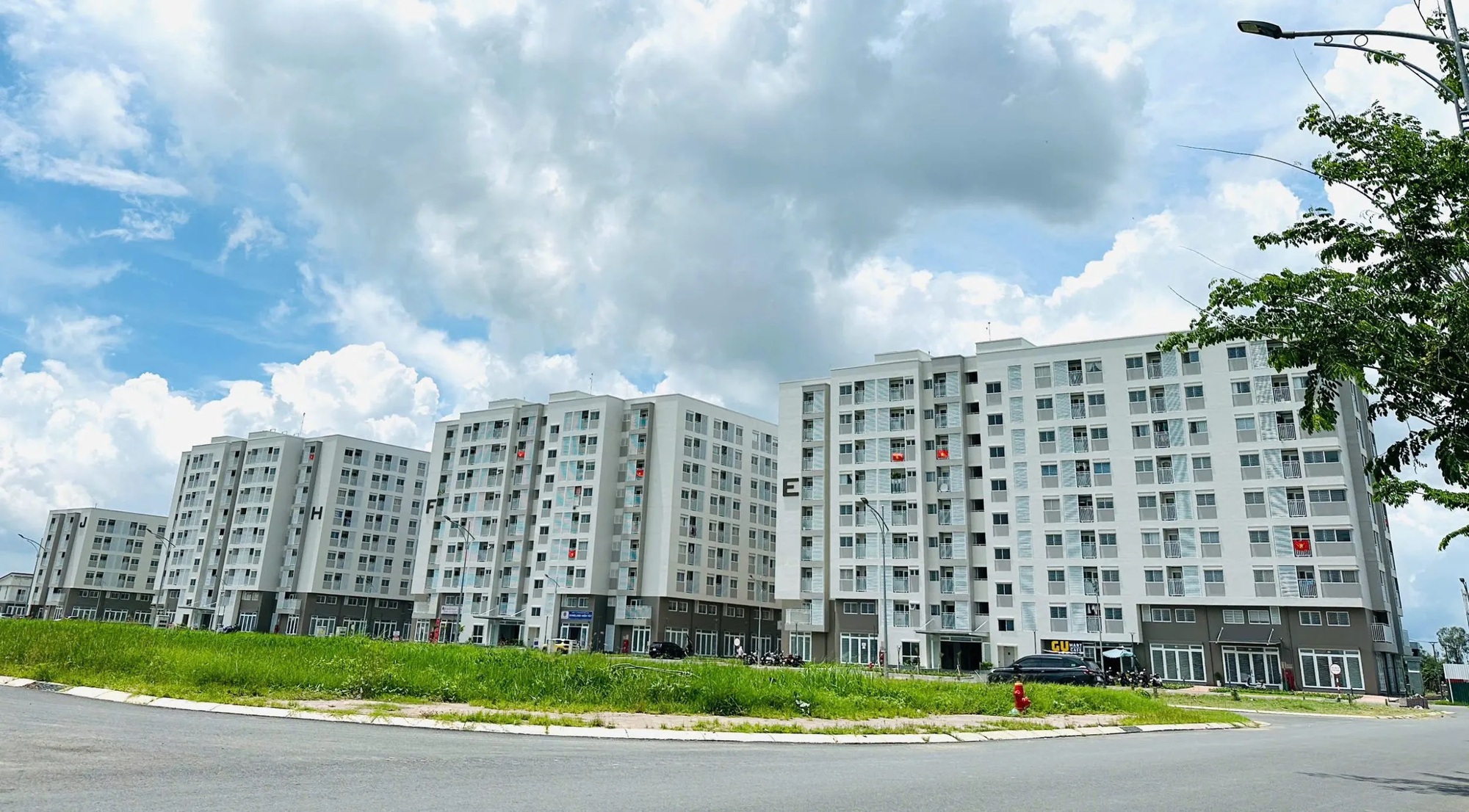 Người độc thân trúng bốc thăm mua nhà ở xã hội mà kết hôn thì hợp đồng có bị chấm dứt không? - Ảnh 1.