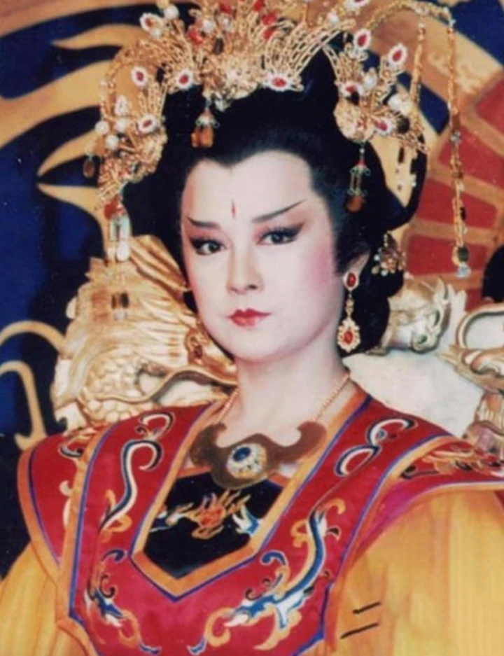 "Võ Tắc Thiên đẹp nhất showbiz": Độc thân suốt 40 năm, U80 vẫn trẻ đẹp - Ảnh 2.