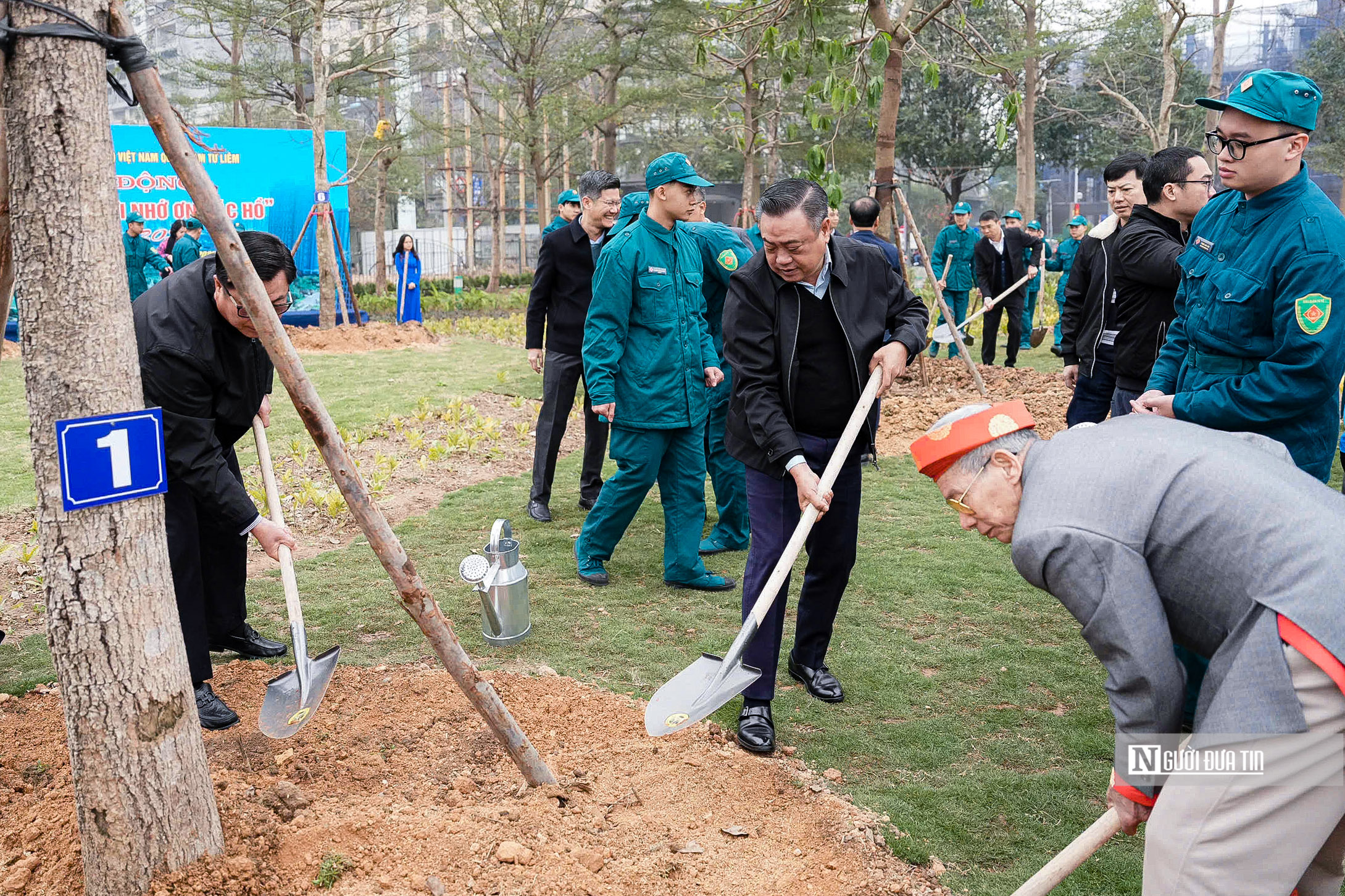 Chủ tịch Hà Nội trồng cây tại công viên hồ Phùng Khoang đầu Xuân Ất Tỵ- Ảnh 4.