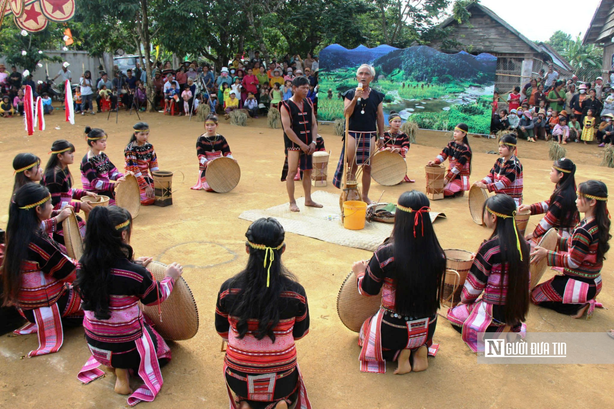 Lễ hội Cốm lúa mới của người Bana Kriêm ở làng KonBlo, xã Vĩnh Sơn, huyện Vĩnh Thạnh, tỉnh Bình Định. Ảnh: Thu Dịu