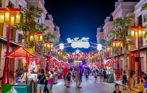 A street with people and lights with Nanjing Road in the background  AI-generated content may be incorrect.