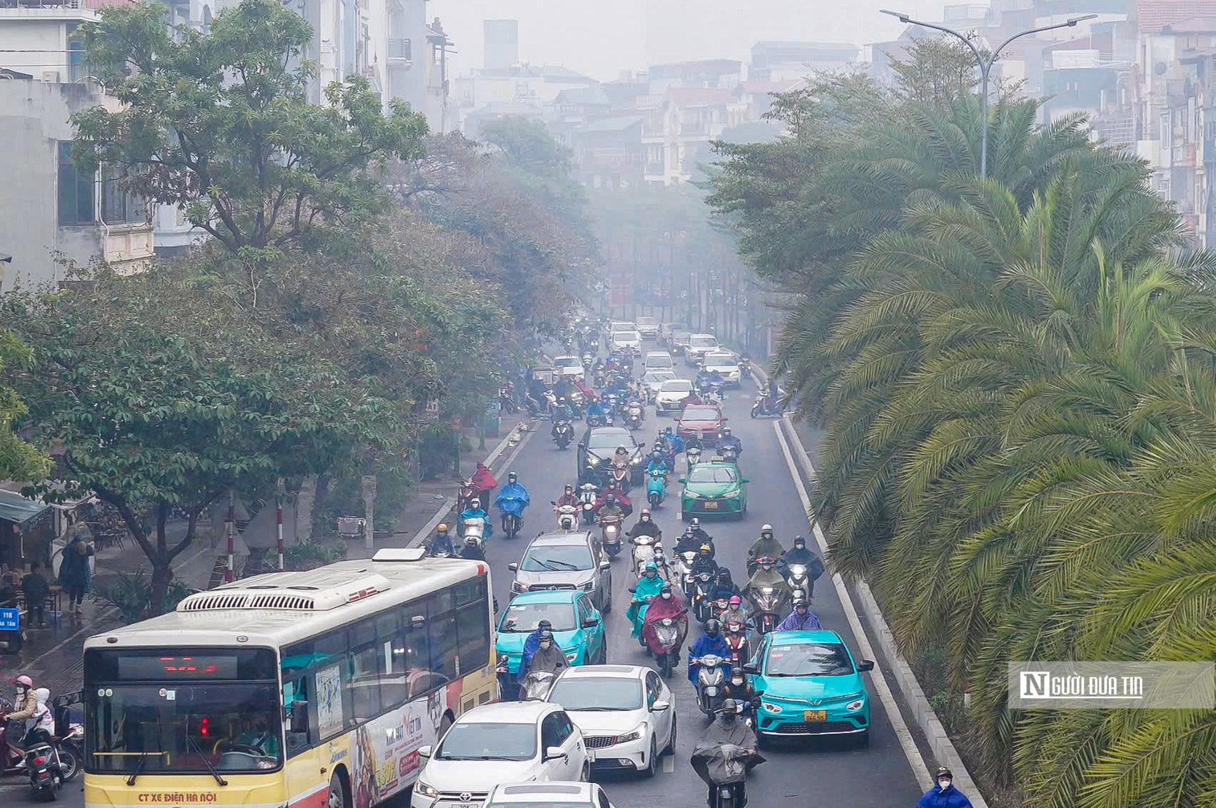 Giữa trưa, Hà Nội vẫn chìm trong sương mù- Ảnh 5.