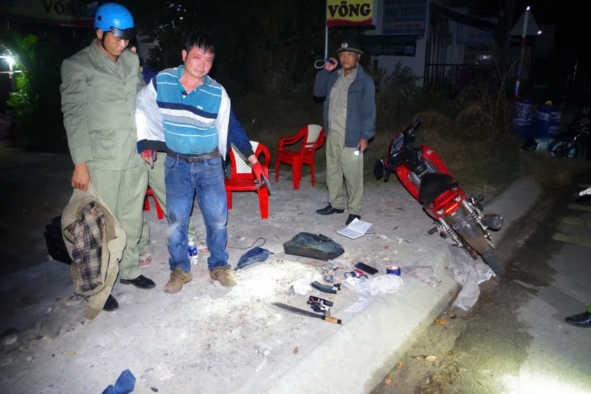 Bình Phước: Tạm giữ hình sự Chủ tịch Hội nông dân xã mang súng đi cướp tài sản- Ảnh 2. Bình Phước: Tạm giữ hình sự Chủ tịch Hội nông dân xã mang súng đi cướp tài sản- Ảnh 2.