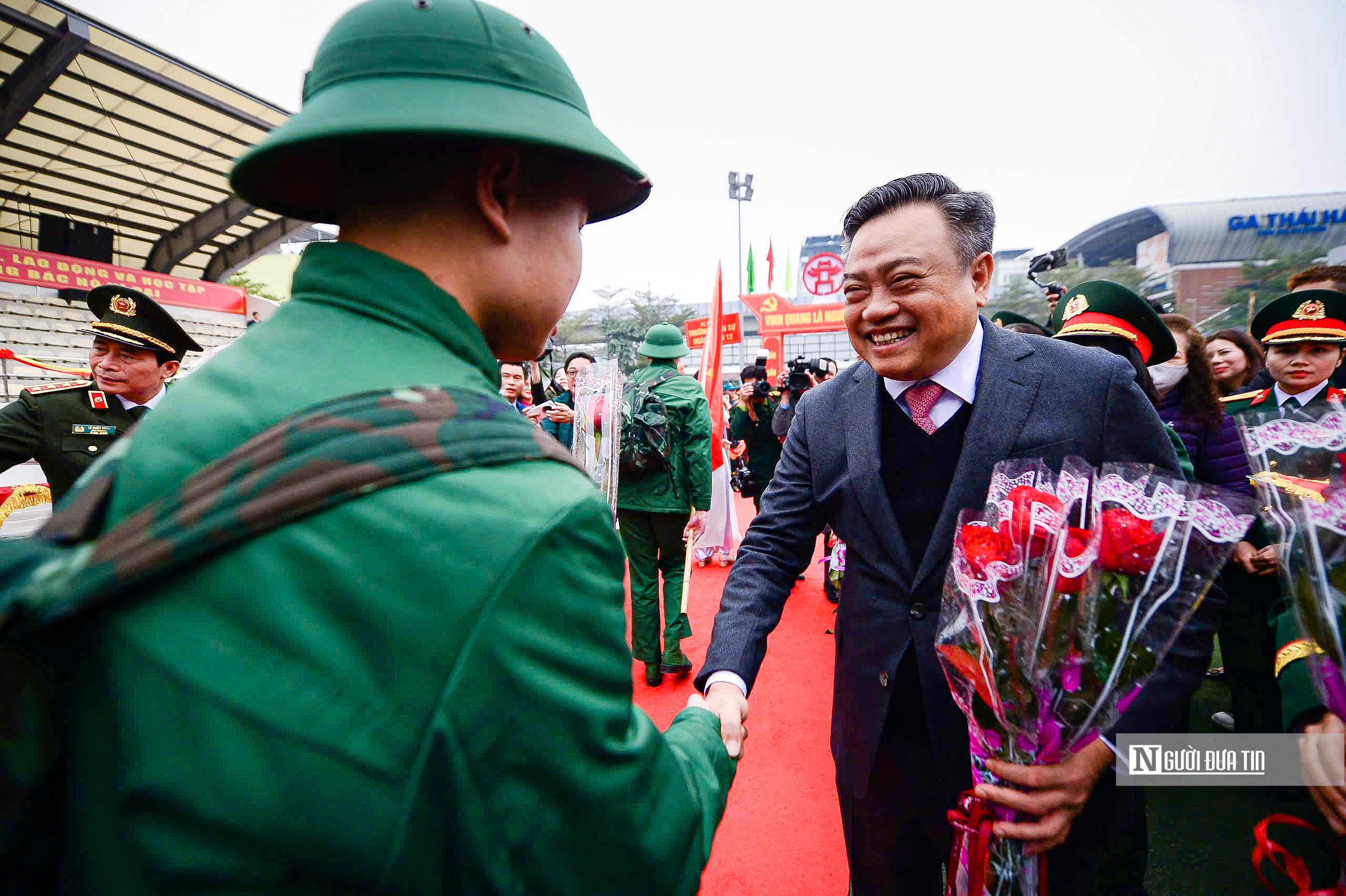 4.400 thanh niên Hà Nội hào hứng lên đường nhập ngũ- Ảnh 15.