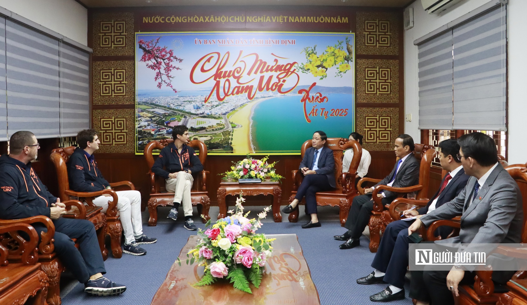 Ông Phạm Anh Tuấn - Chủ tịch UBND tỉnh Bình Định, đã tiếp và làm việc với đoàn công tác Ban Tổ chức Giải đua vô địch thế giới thuyền máy Nhà nghề Quốc tế UIM F1H2O World Championship. Ảnh: Thùy Trang Ông Phạm Anh Tuấn - Chủ tịch UBND tỉnh Bình Định, đã tiếp và làm việc với đoàn công tác Ban Tổ chức Giải đua vô địch thế giới thuyền máy Nhà nghề Quốc tế UIM F1H2O World Championship. Ảnh: Thùy Trang