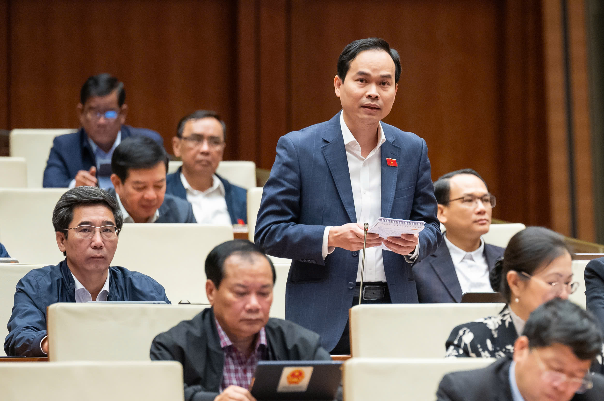 Xem xét trao quyền cho chủ tịch UBND các cấp mạnh mẽ hơn nữa- Ảnh 1. Xem xét trao quyền cho chủ tịch UBND các cấp mạnh mẽ hơn nữa- Ảnh 1.