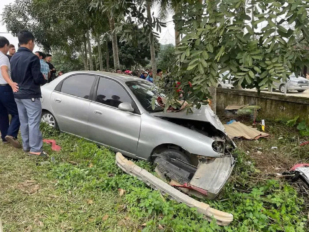 Hai bà cháu tử vong thương tâm sau cú va chạm mạnh với ô tô- Ảnh 1. Hai bà cháu tử vong thương tâm sau cú va chạm mạnh với ô tô- Ảnh 1.