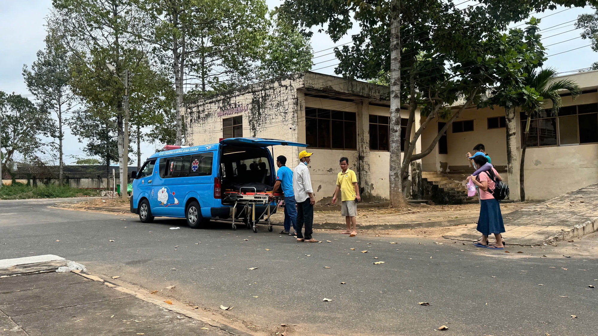 Nam sinh lớp 12 đuối nước tử vong khi đi du lịch cùng trường tại Mũi Né- Ảnh 2. Nam sinh lớp 12 đuối nước tử vong khi đi du lịch cùng trường tại Mũi Né- Ảnh 2.
