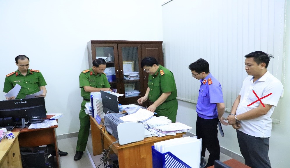 Khởi tố, bắt giam một cán bộ địa chính xây dựng phường Khởi tố, bắt giam một cán bộ địa chính xây dựng phường