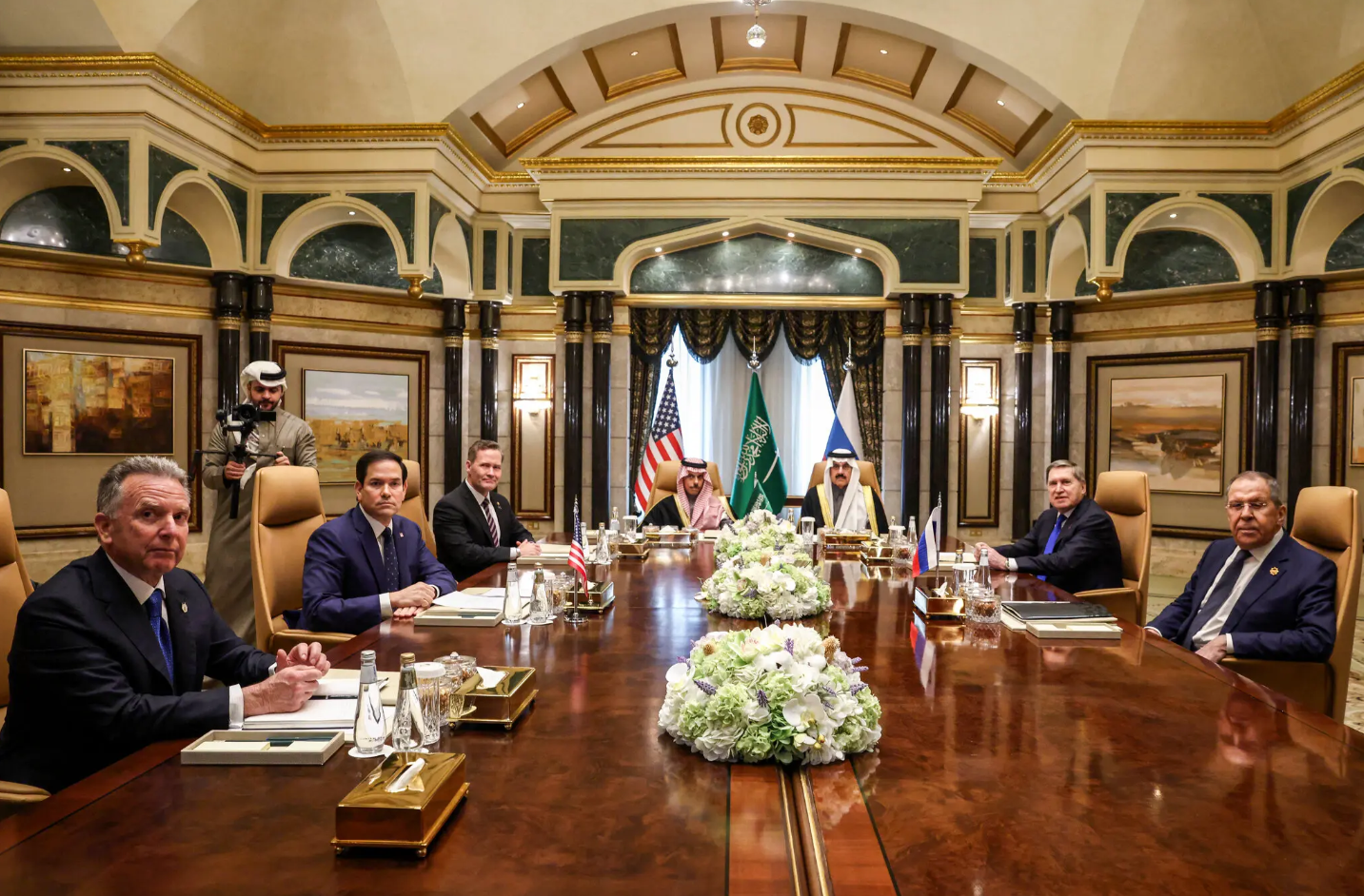 Sau đàm phán ở Riyadh, ông Trump tuyên bố “đủ sức mạnh để chấm dứt cuộc chiến này”- Ảnh 2. Sau đàm phán ở Riyadh, ông Trump tuyên bố “đủ sức mạnh để chấm dứt cuộc chiến này”- Ảnh 2.
