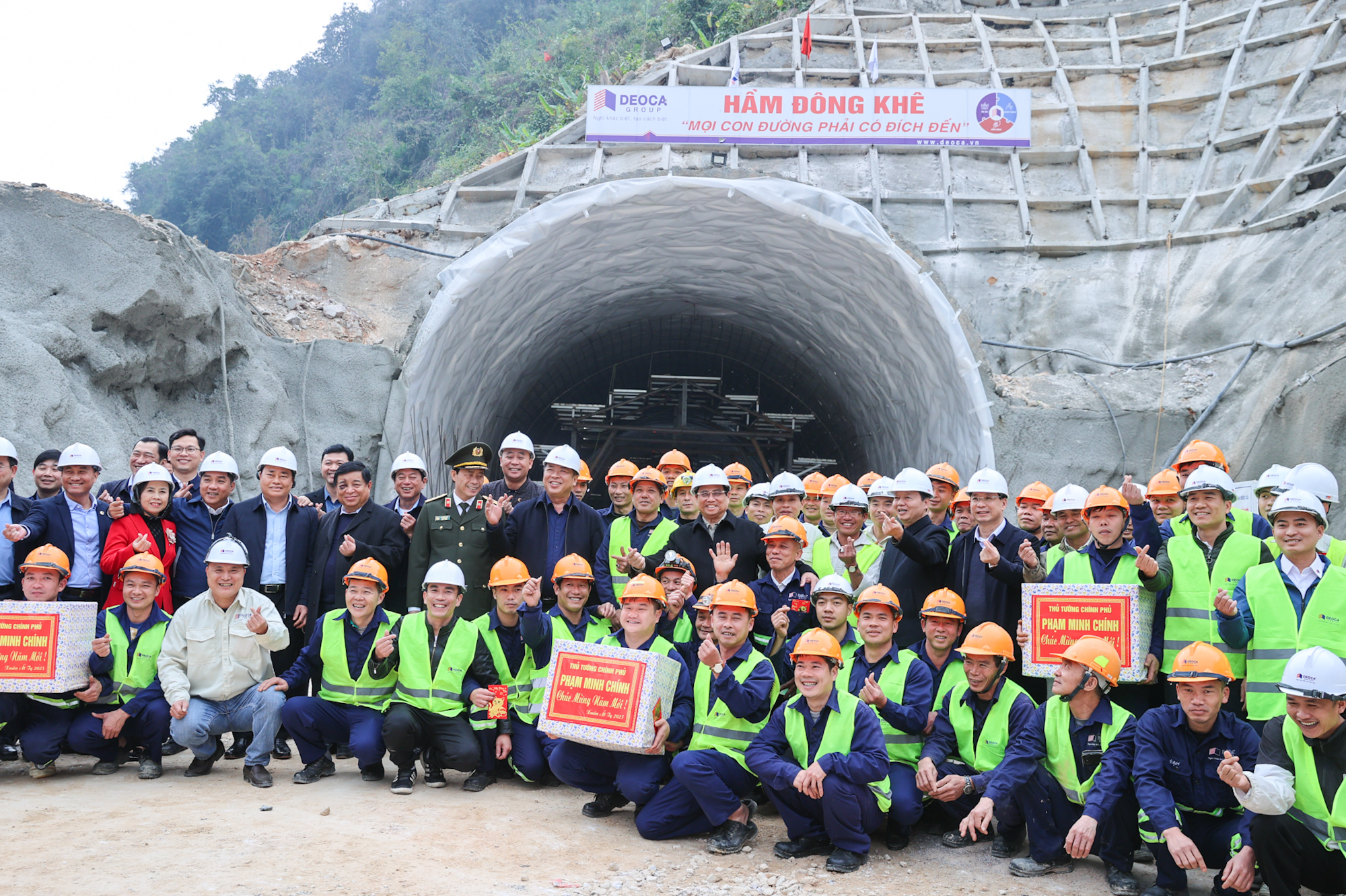 Thủ tướng thăm động viên và kiểm tra tiến độ dự án cao tốc Đồng Đăng - Trà Lĩnh- Ảnh 2.