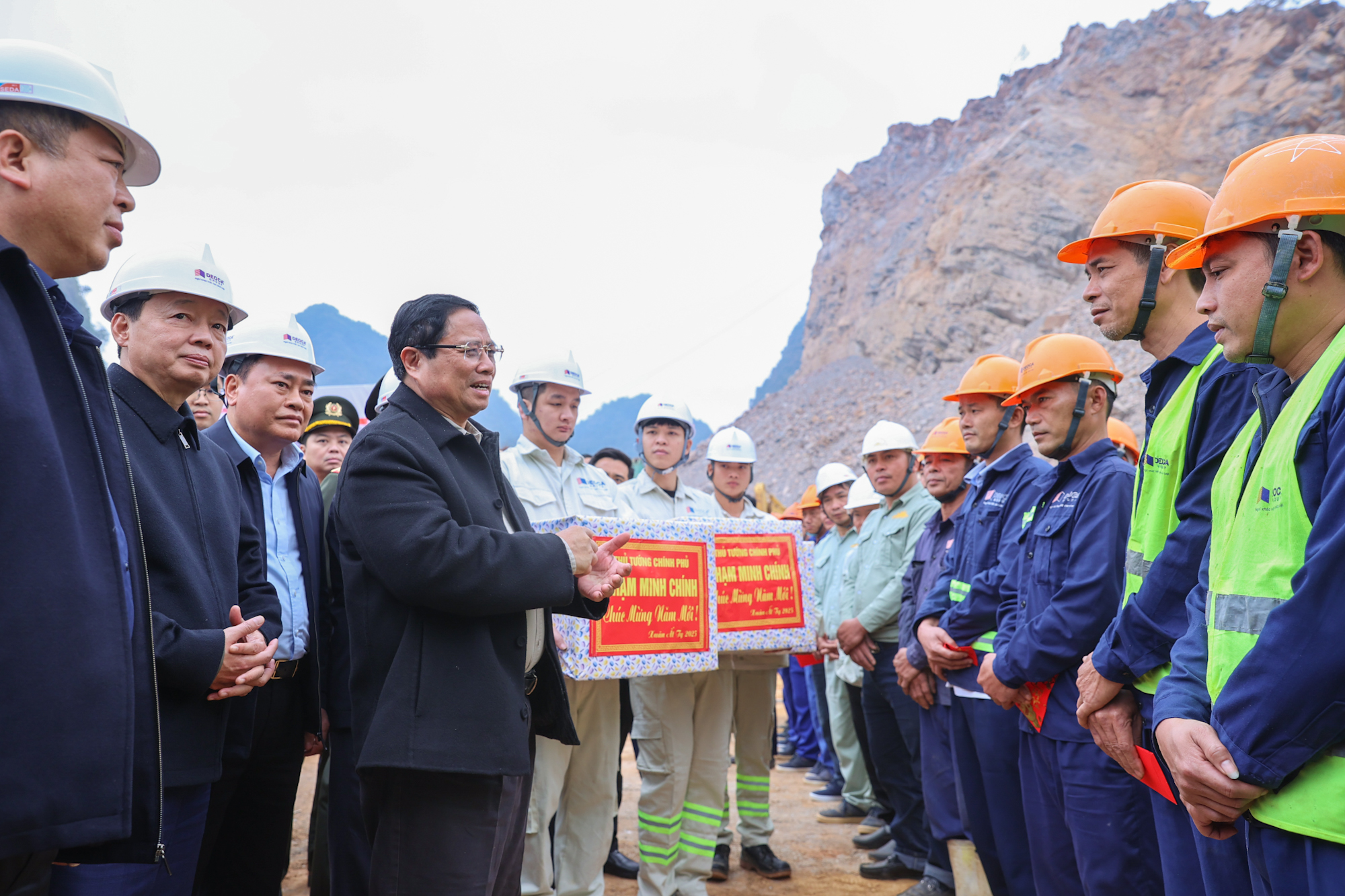 Thủ tướng thăm động viên và kiểm tra tiến độ dự án cao tốc Đồng Đăng - Trà Lĩnh- Ảnh 1.