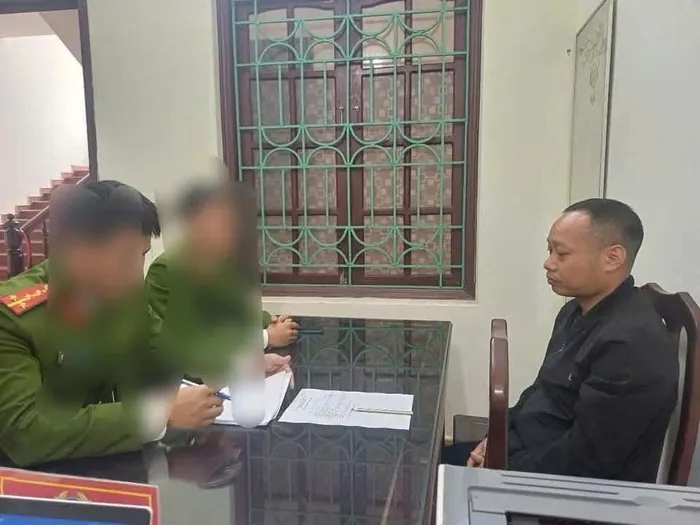 Tạm giữ 2 đối tượng hành hung tài xế ở bến phà Nam Định- Ảnh 1. Tạm giữ 2 đối tượng hành hung tài xế ở bến phà Nam Định- Ảnh 1.