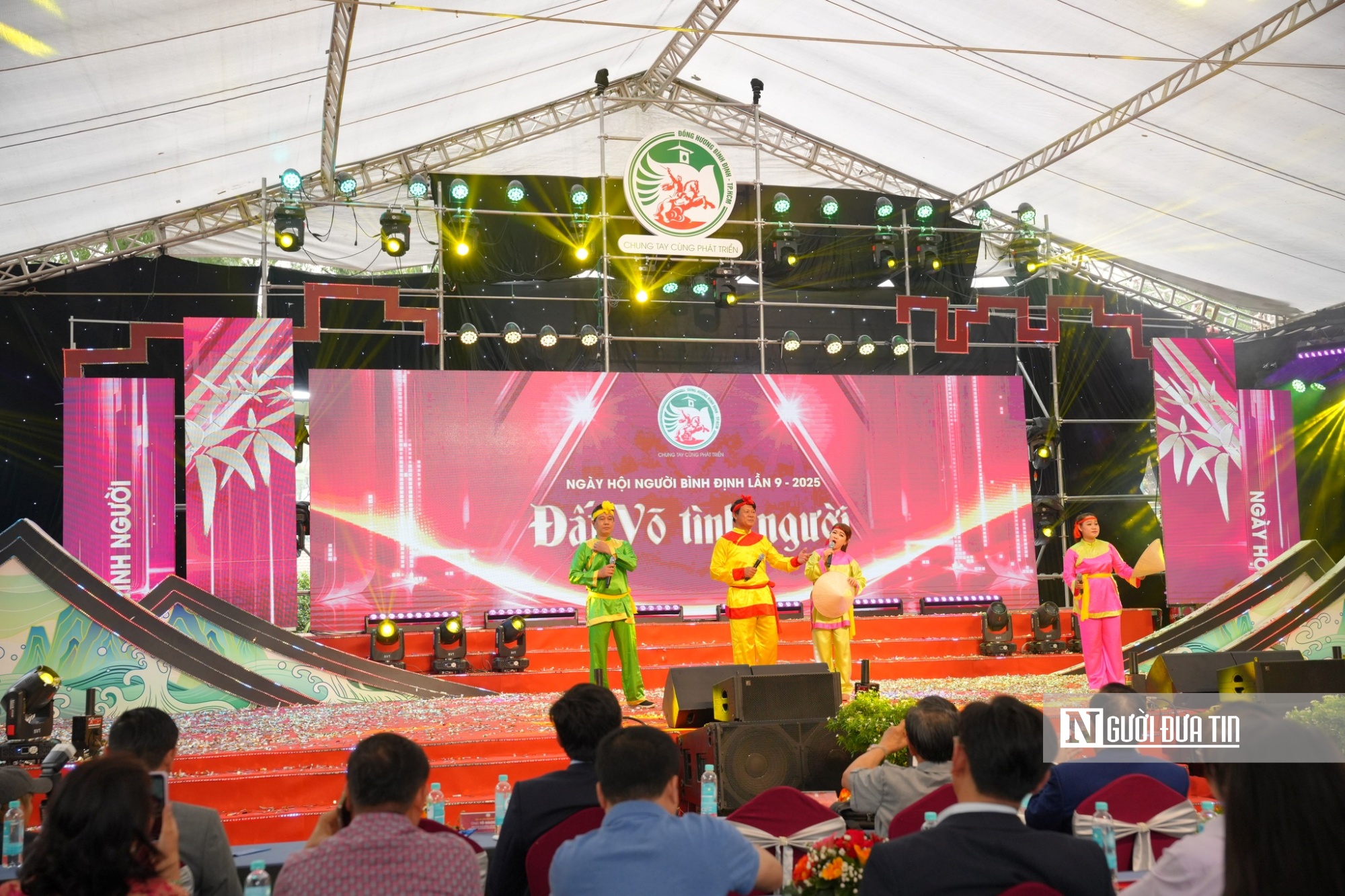 Hô bài chòi tại ngày hội. Ảnh:HĐH Hô bài chòi tại ngày hội. Ảnh:HĐH