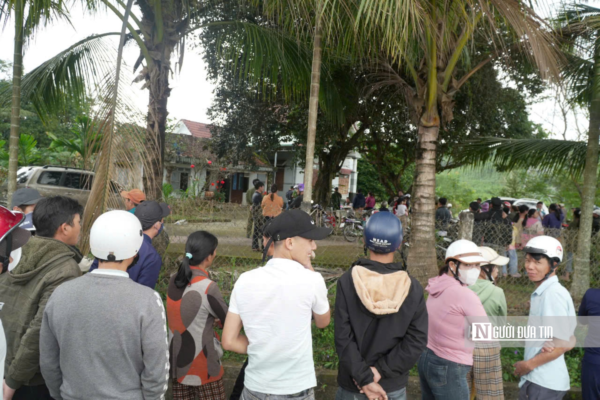 Khu vực nhà ông Trần Văn Bình xảy ra vụ trộm két sắt. Khu vực nhà ông Trần Văn Bình xảy ra vụ trộm két sắt.