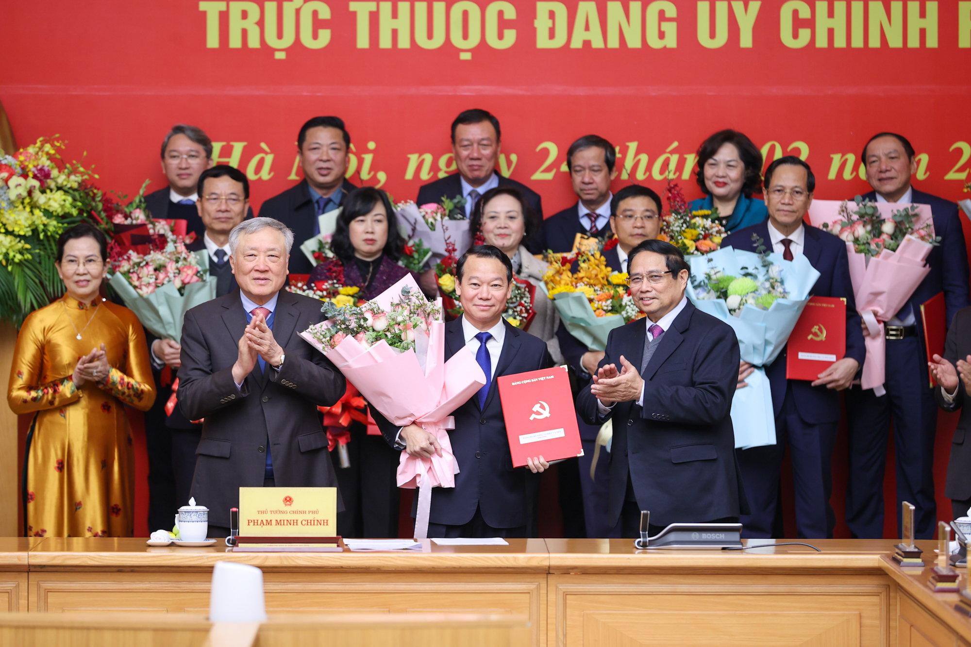 Thủ tướng trao Quyết định thành lập 15 đảng bộ trực thuộc Đảng uỷ Chính phủ- Ảnh 2.