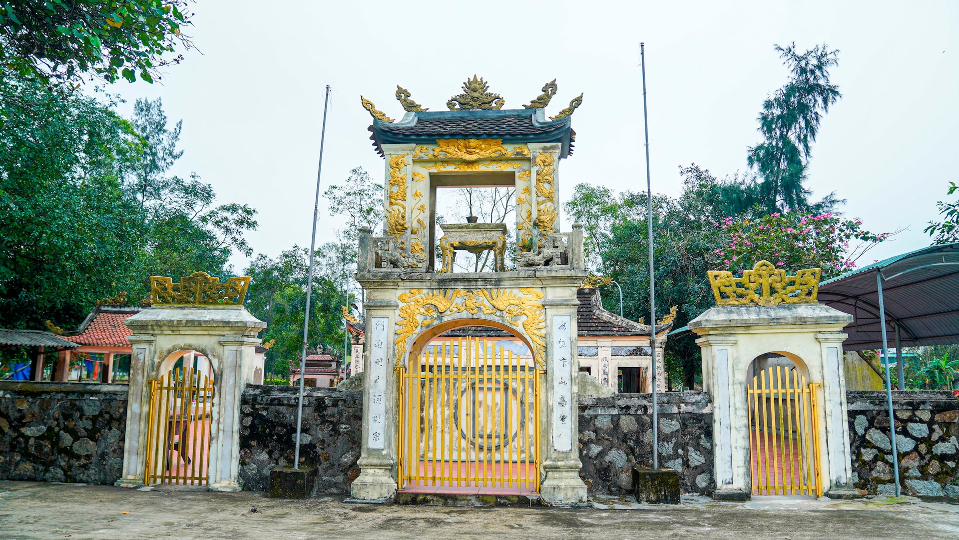 Nét cổ kính ở ngôi đền linh thiêng thờ thần rắn làm thành hoàng làng- Ảnh 1.