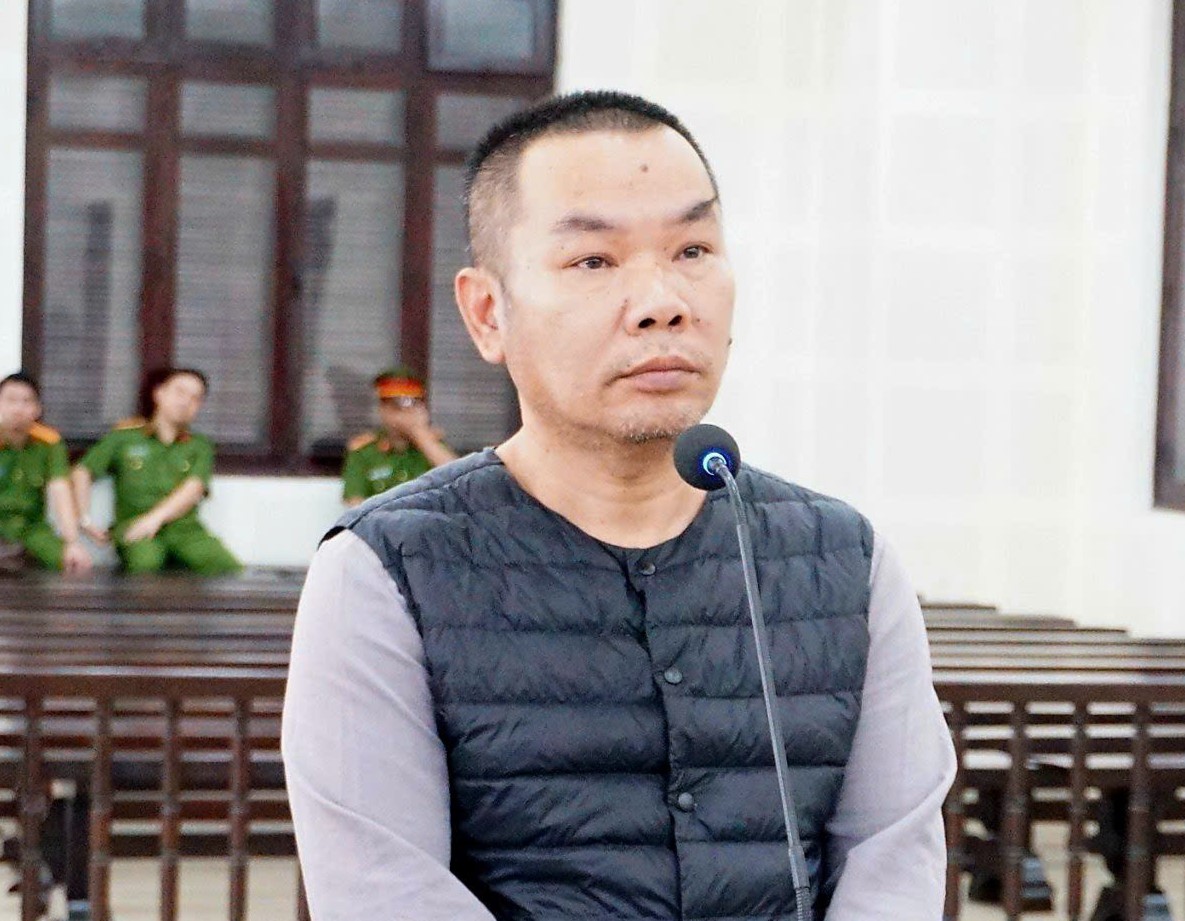 Sơn tại phiên tòa.